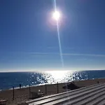 Quiet Beachfront Oasis - Dona Sofia Апартаменты