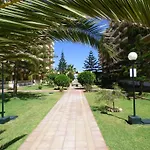 Quiet Beachfront Oasis - Dona Sofia Апартаменты *