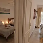 Quiet Beachfront Oasis - Dona Sofia Апартаменты Фуэнхирола