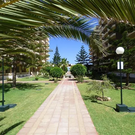 Quiet Beachfront Oasis - Dona Sofia Апартаменты *