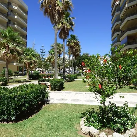 Апартаменты Quiet Beachfront Oasis - Dona Sofia
