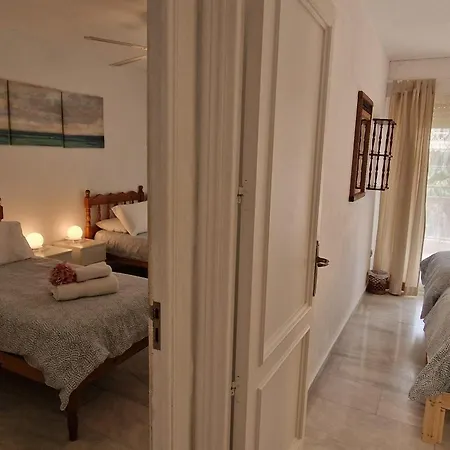 Quiet Beachfront Oasis - Dona Sofia Апартаменты Фуэнхирола