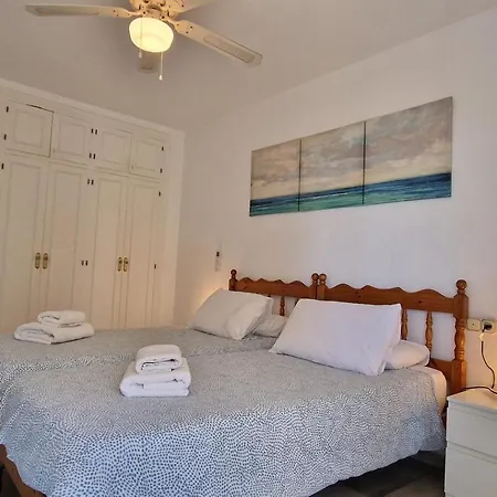 Quiet Beachfront Oasis - Dona Sofia Апартаменты