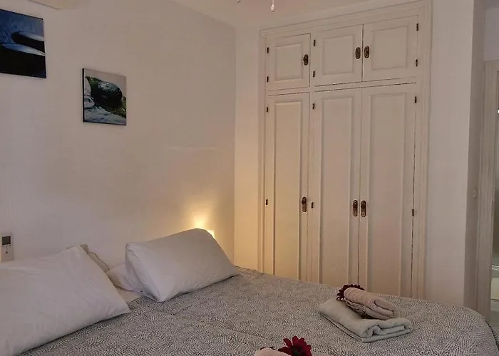 Quiet Beachfront Oasis - Dona Sofia Appartement