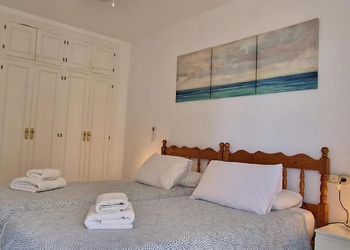 Quiet Beachfront Oasis - Dona Sofia Appartement